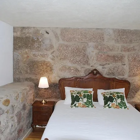 Refugio De Calheiros * كوفيلهَ