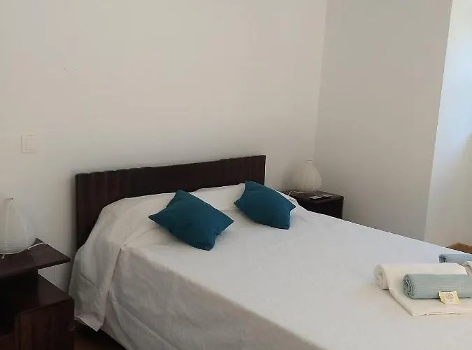 別荘 Refugio De Calheiros コビリャン